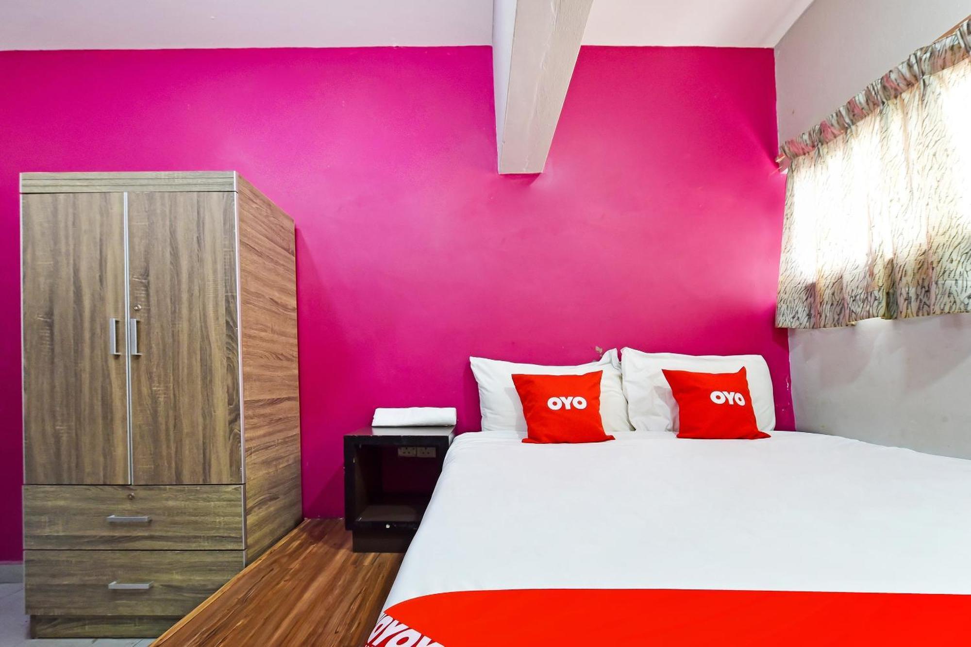 Oyo 90138 Elwarda Klcity Hotel