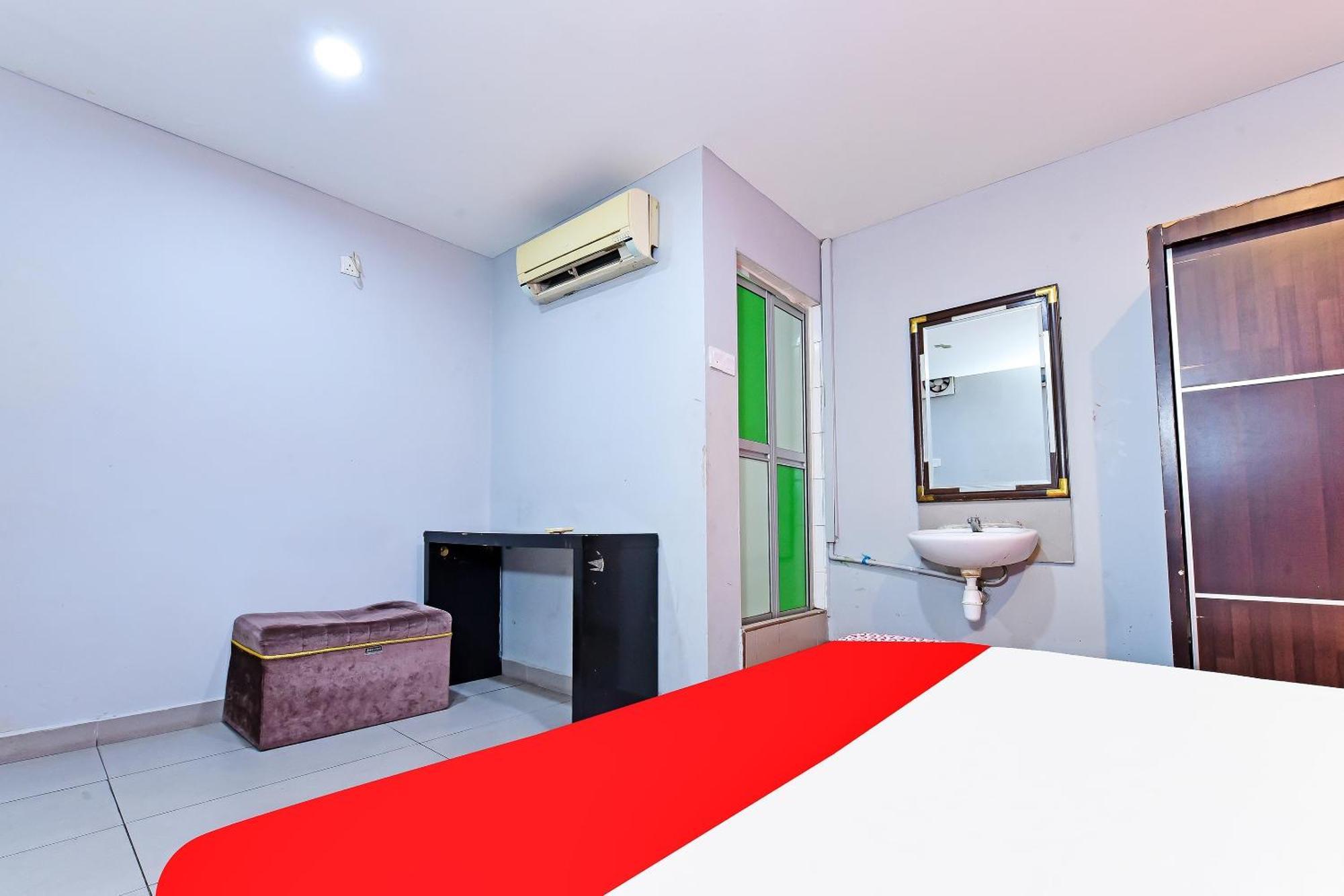 Hotel Oyo 90138 Elwarda Klcity 2*