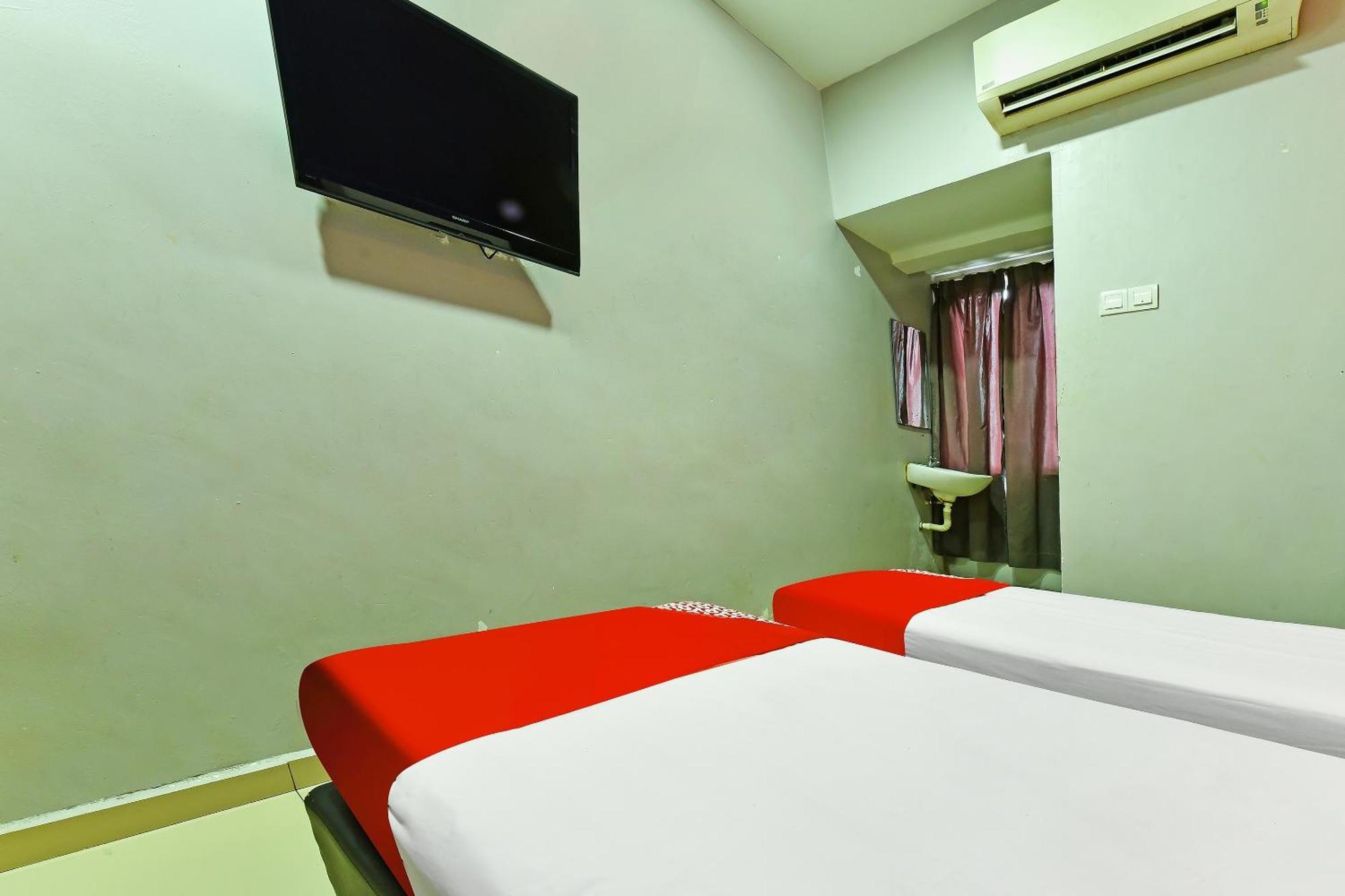 Oyo 90138 Elwarda Klcity Hotel