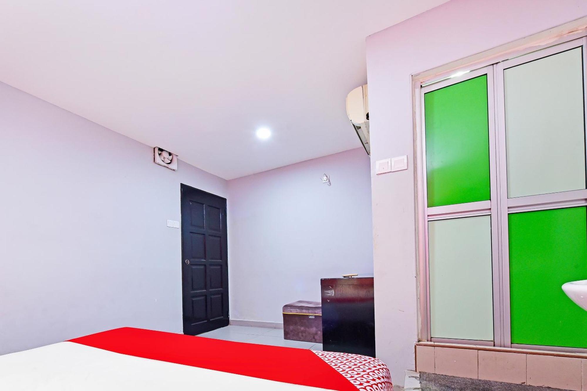 Hotel Oyo 90138 Elwarda Klcity 2*